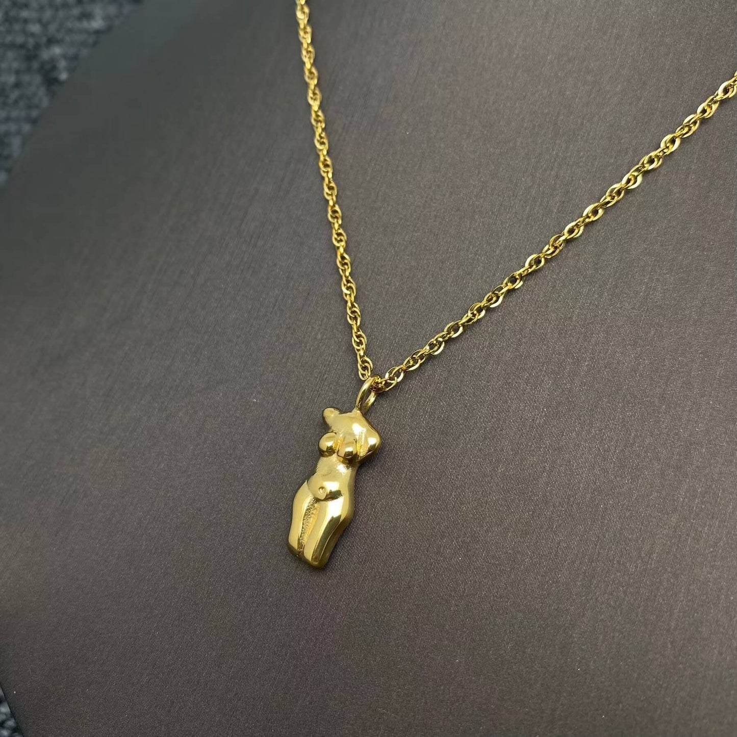 Kvinnkropp Smycke - 18K Guldpläterat - Halsband med Berlock