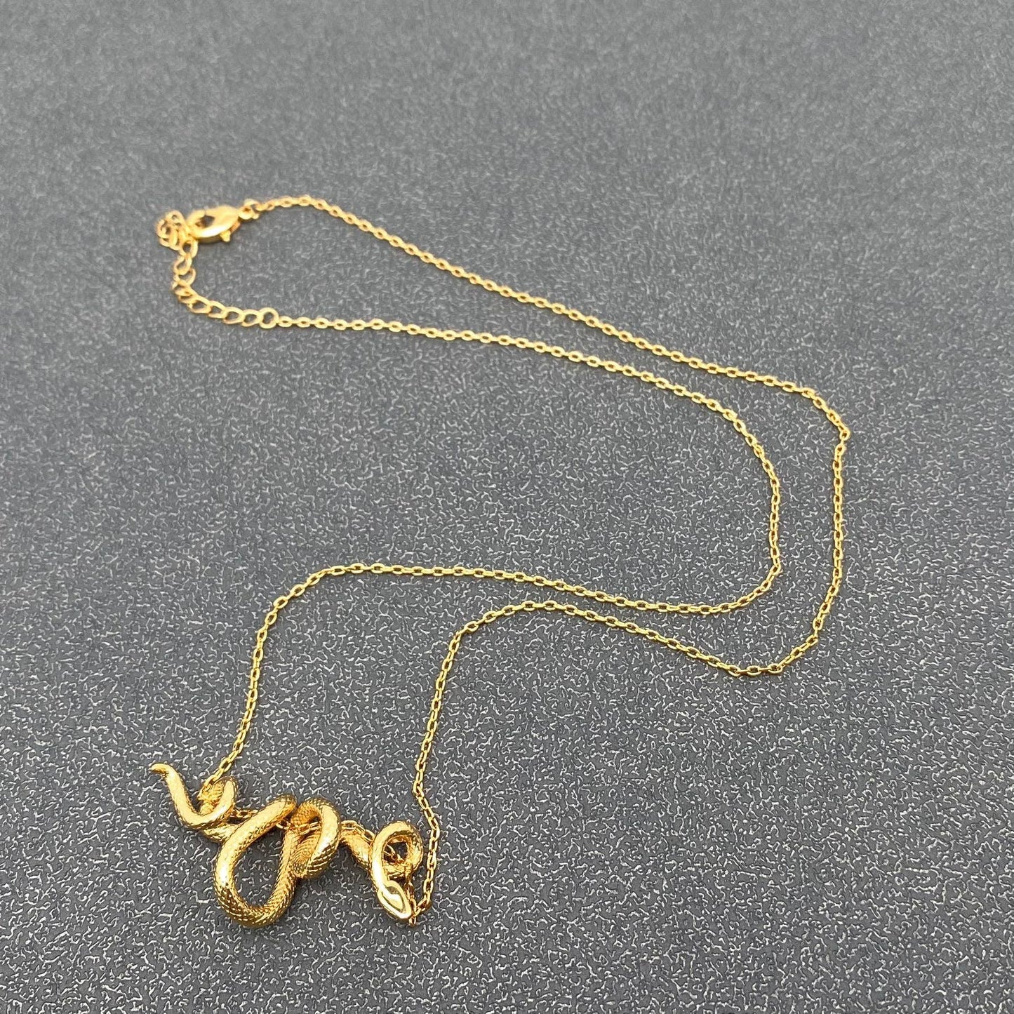 Halsband med Orm - 18K Guldpläterad