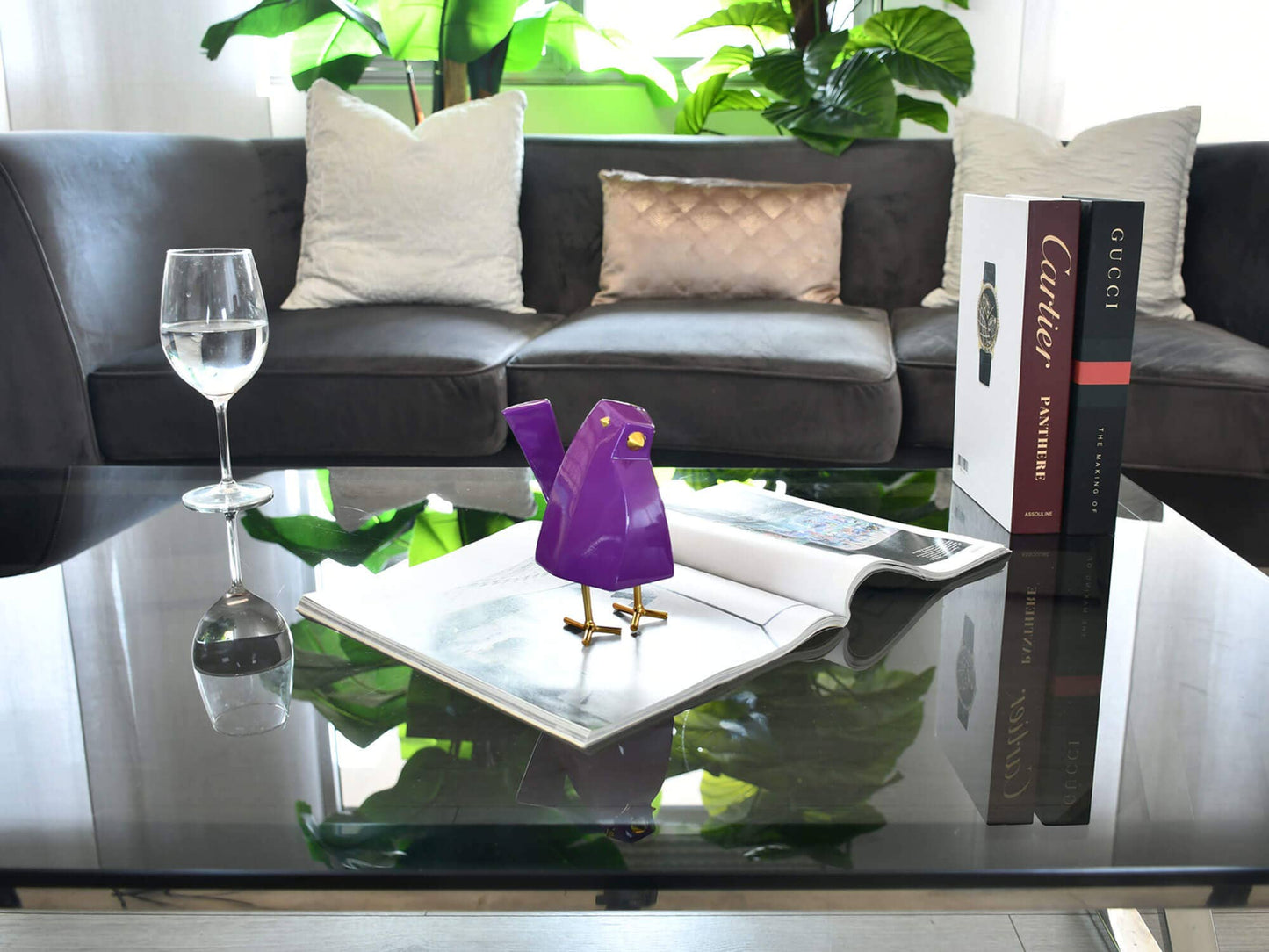 Modern Bird - Sculpture in Lacquered Resin - Purple