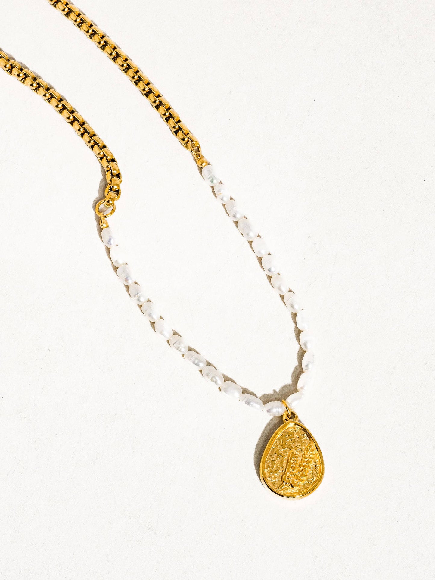 Carrie - Necklace - 18K Gold Plated with Freshwater Pearls