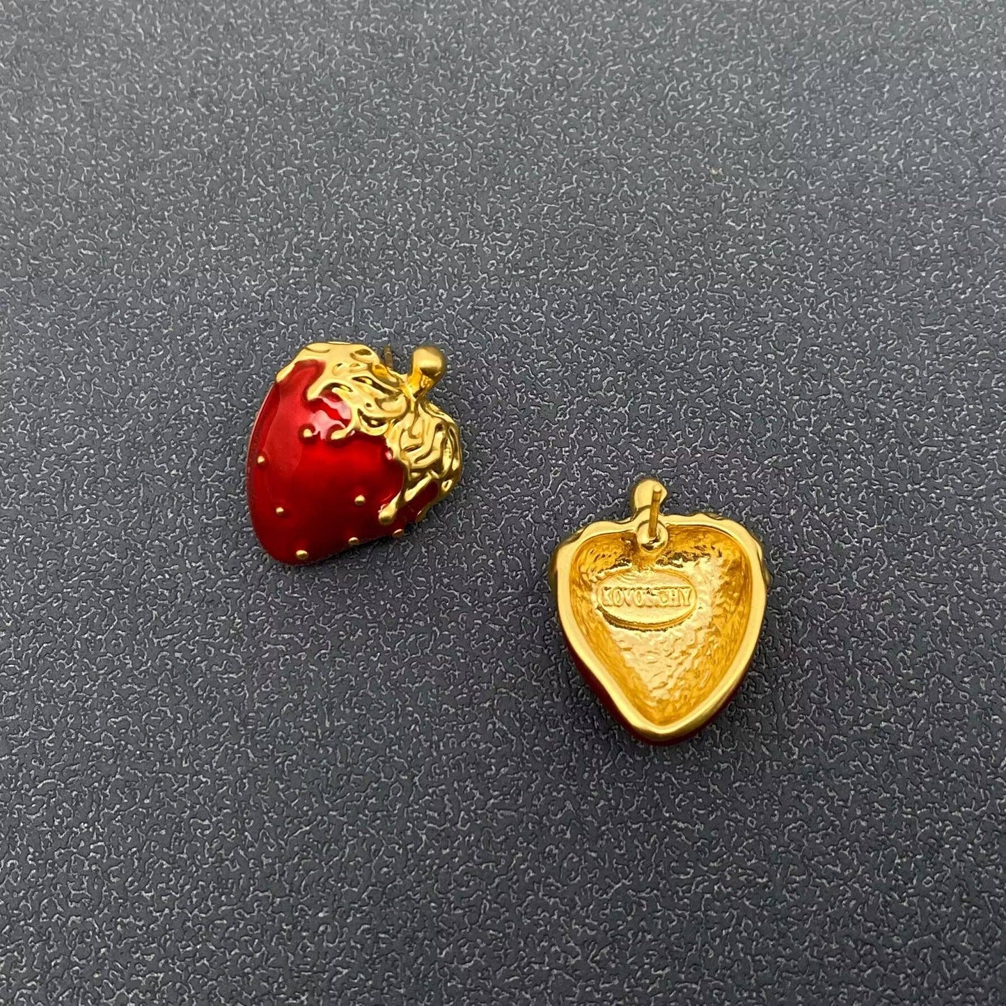 Röda Jordgubbar - 18K Guldpläterade Örhängen Stift