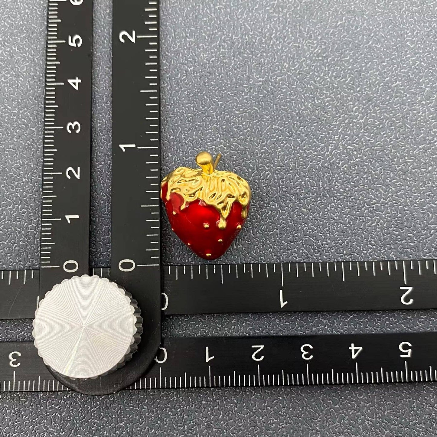 Röda Jordgubbar - 18K Guldpläterade Örhängen Stift
