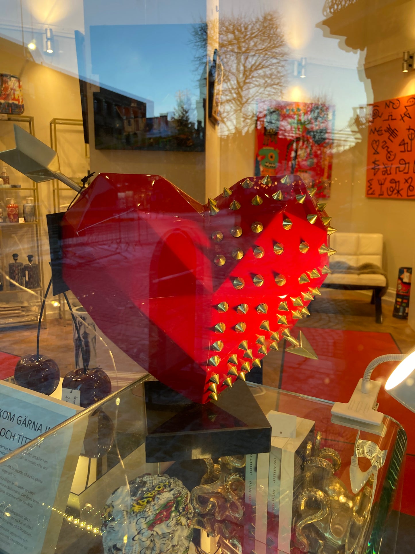 Modern Faceted Sculpture - Heart with marble base
