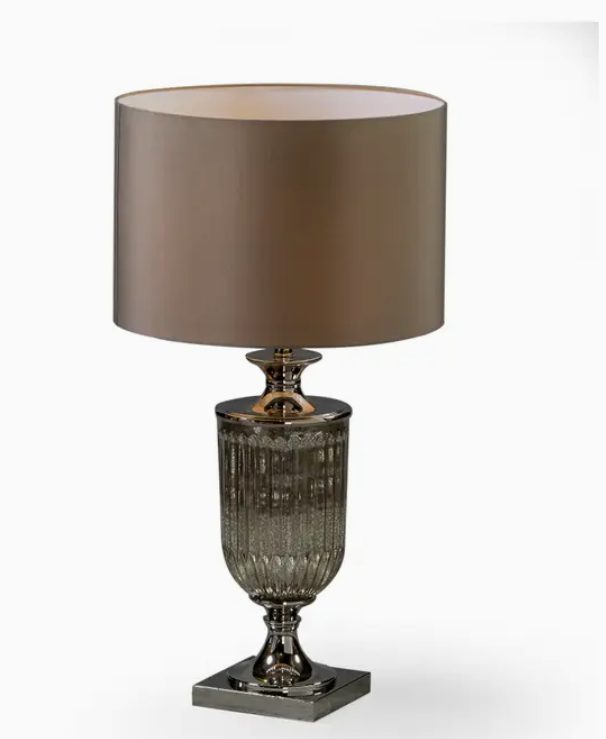 Elegant Lampa i Newport-stil med Taupe/Brun Lampskärm (Beställningsvara)