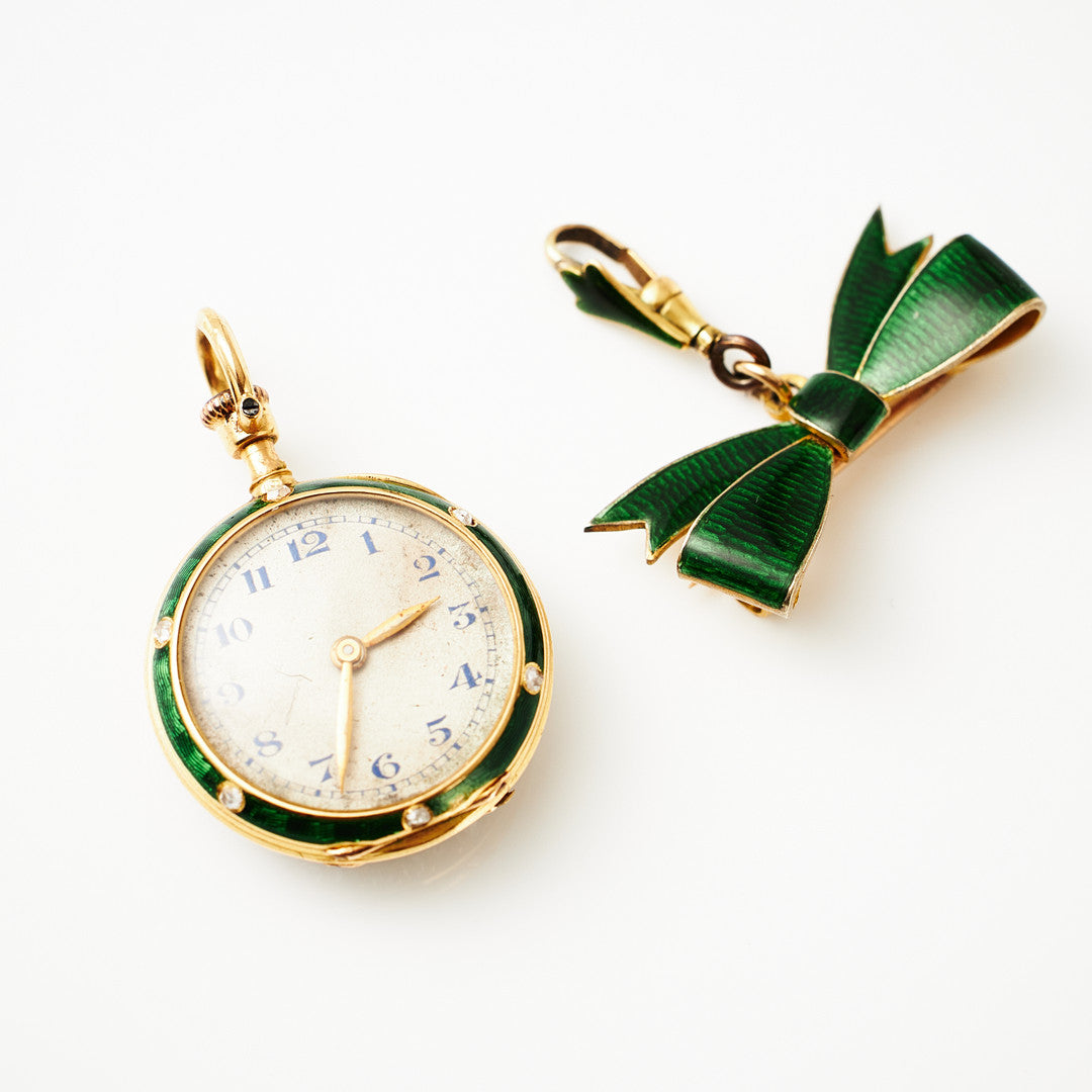 Vintage / London / DAMHÄNGUR / Fickur med Grön Guilloche-emalj och Diamanter