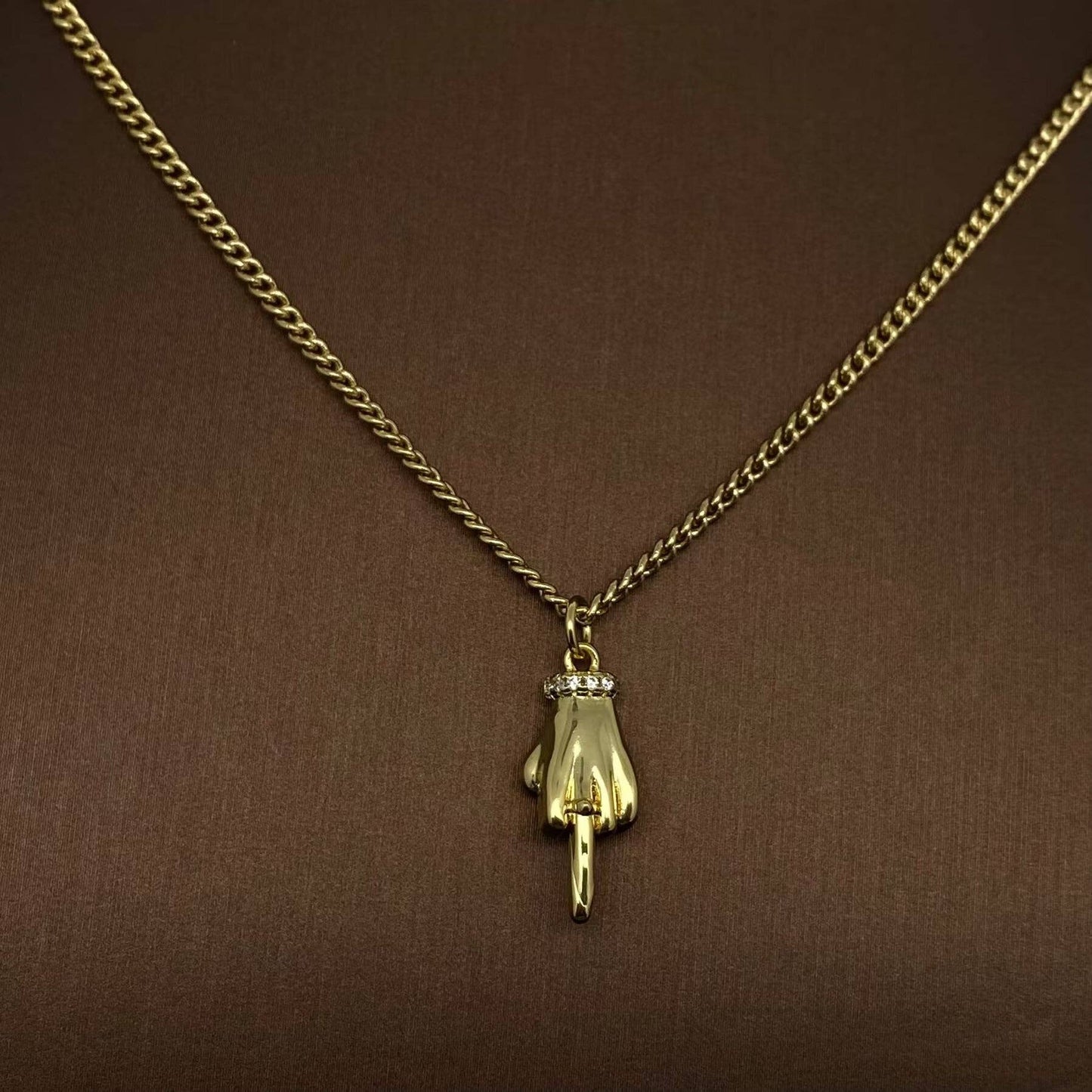 Långfinger Smycke - 18K Guldpläterat - Halsband med Berlock