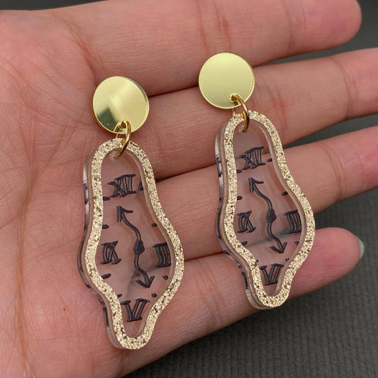 Tiden Rinner Iväg - Salvador Dali-inspirerade Geometriska Akrylörhängen Med Klockmotiv